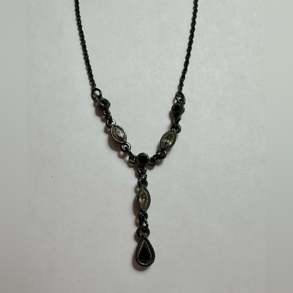 Vintage Necklace: Y-drop design, black chain and crystals (onyx color). EUC. - Picture 6 of 8
